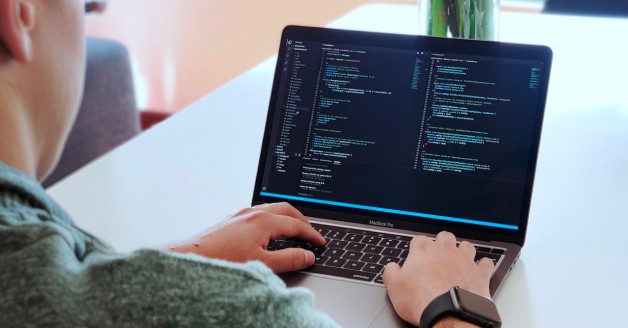 SaaS ou sur-mesure en 2026